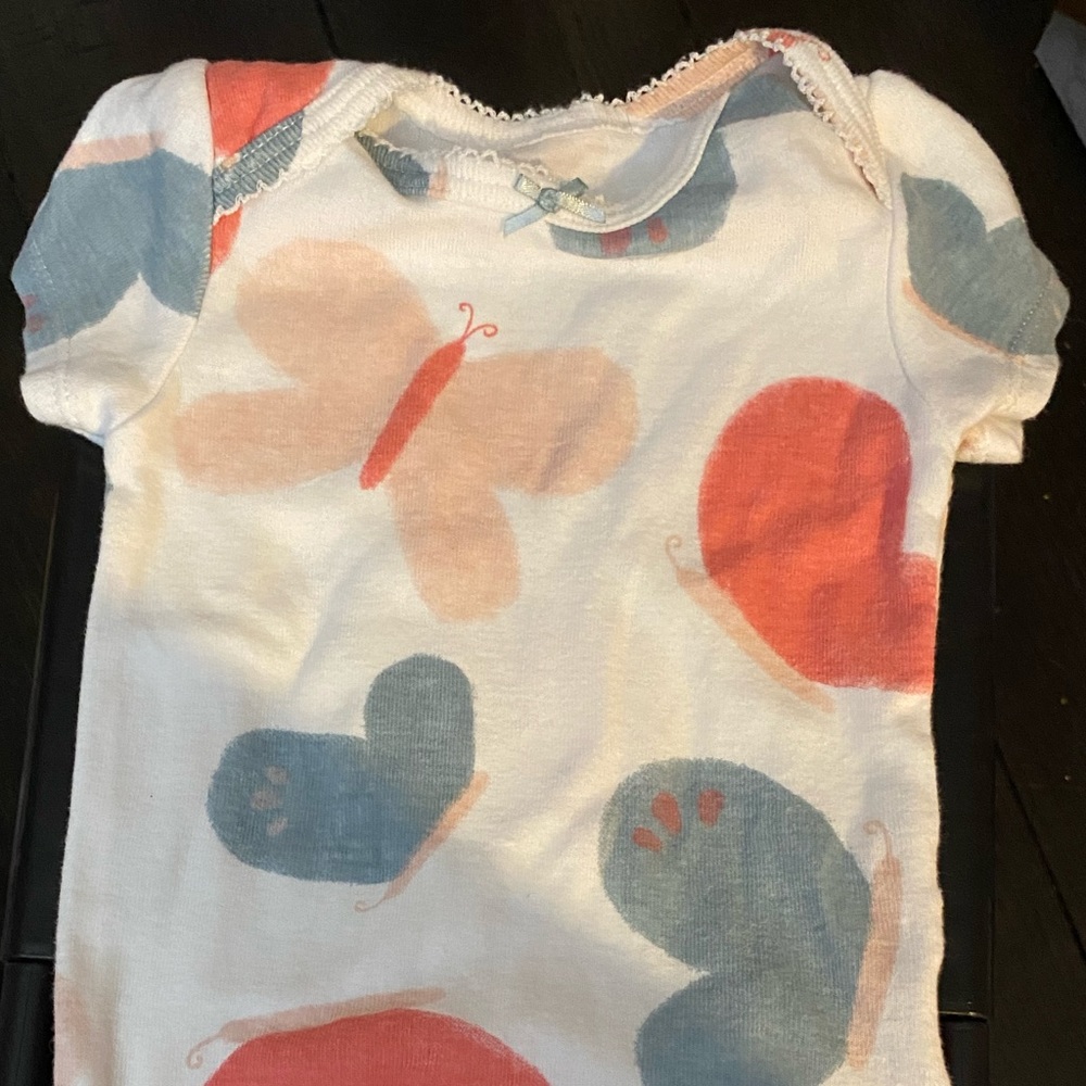 Carter’s Infant Girls Butterfly Bodysuit, size 6 months.